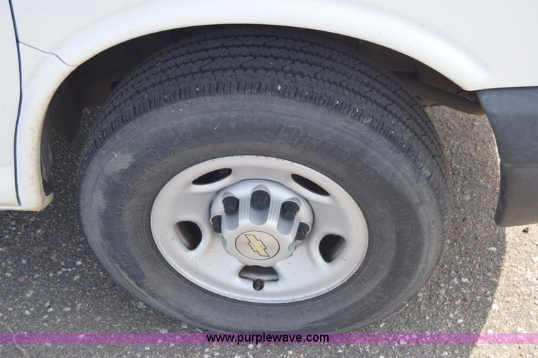 image for item K8579 2006 Chevrolet Express 2500 Cargo van