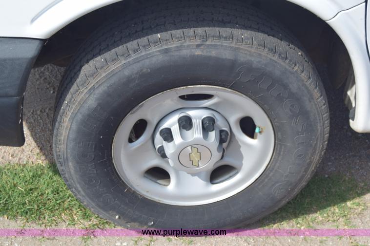 image for item K8579 2006 Chevrolet Express 2500 Cargo van
