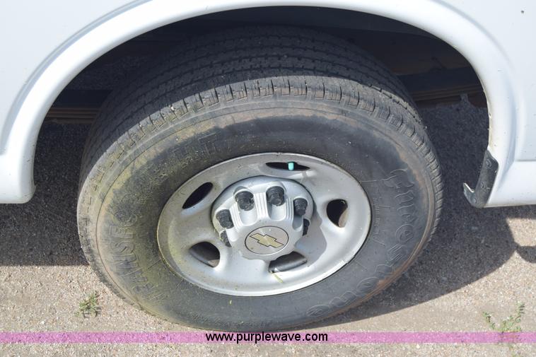 image for item K8579 2006 Chevrolet Express 2500 Cargo van