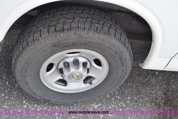 image for item K8579 2006 Chevrolet Express 2500 Cargo van