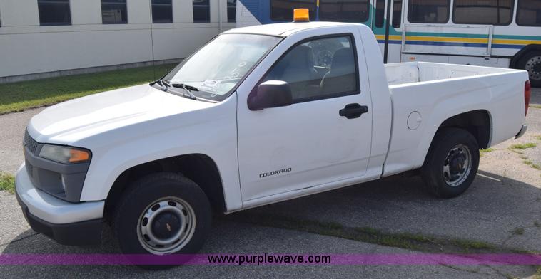 image for item K8582 2005 Chevrolet Colorado pickup truck