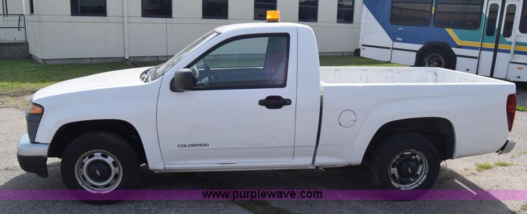 image for item K8582 2005 Chevrolet Colorado pickup truck