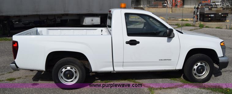 image for item K8582 2005 Chevrolet Colorado pickup truck
