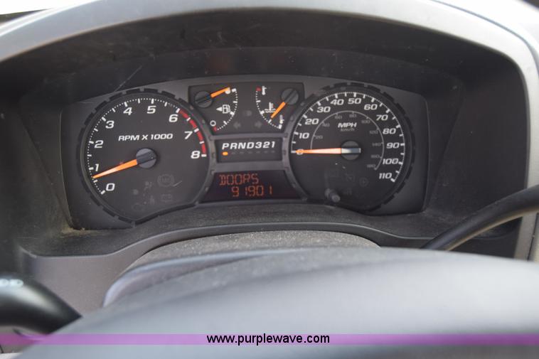 image for item K8582 2005 Chevrolet Colorado pickup truck