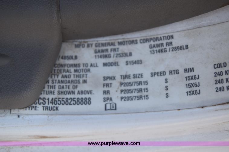 image for item K8582 2005 Chevrolet Colorado pickup truck