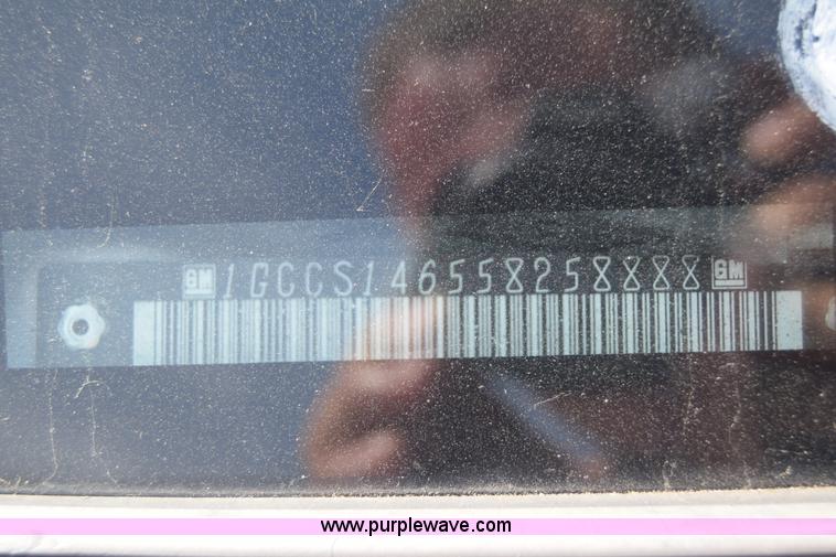 image for item K8582 2005 Chevrolet Colorado pickup truck