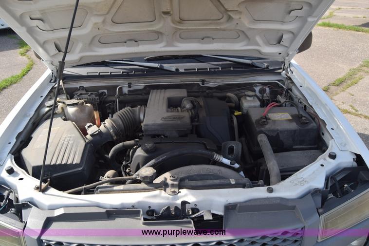 image for item K8582 2005 Chevrolet Colorado pickup truck