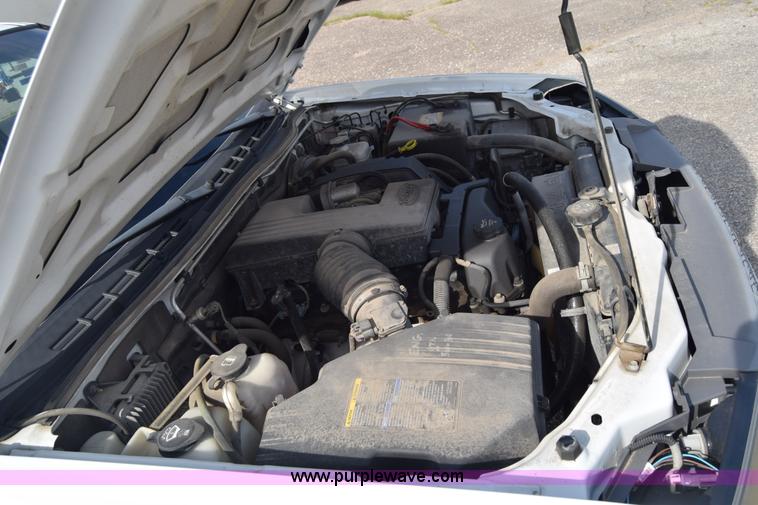 image for item K8582 2005 Chevrolet Colorado pickup truck