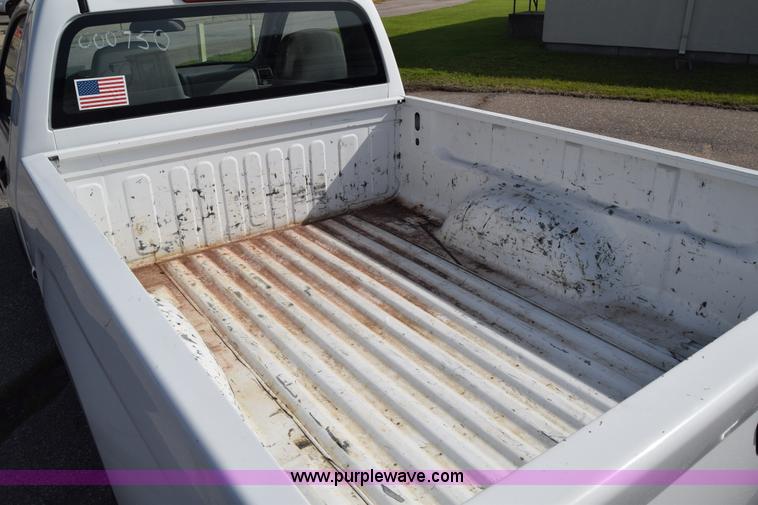 image for item K8582 2005 Chevrolet Colorado pickup truck