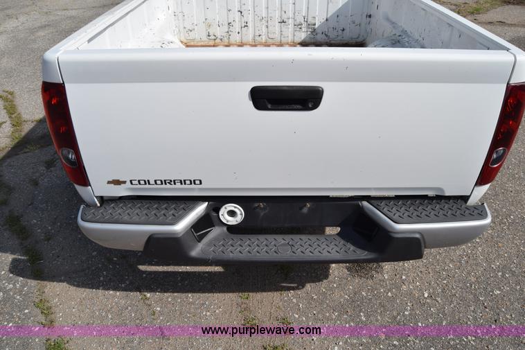 image for item K8582 2005 Chevrolet Colorado pickup truck