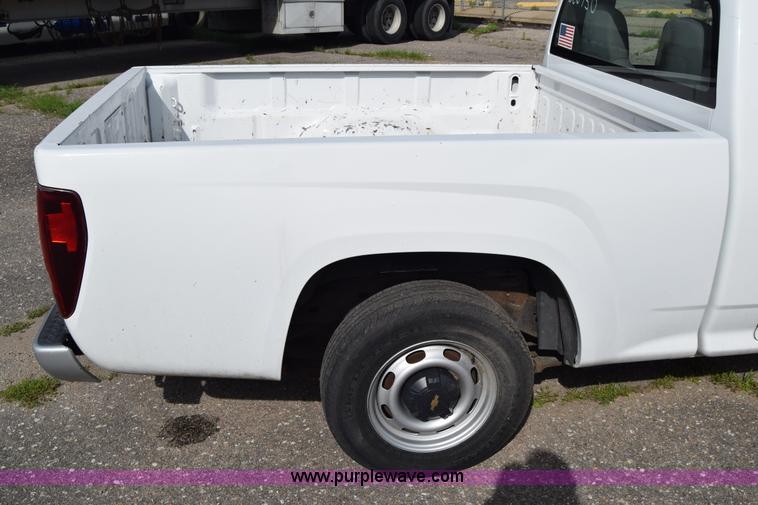 image for item K8582 2005 Chevrolet Colorado pickup truck