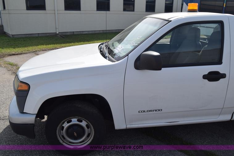 image for item K8582 2005 Chevrolet Colorado pickup truck