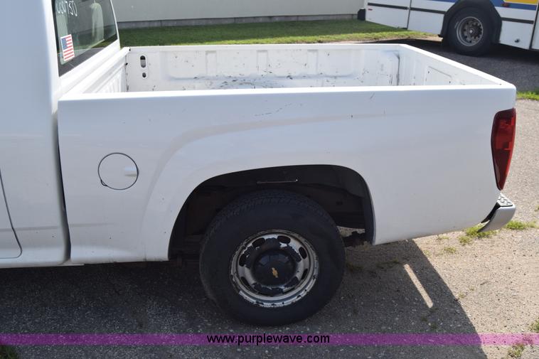image for item K8582 2005 Chevrolet Colorado pickup truck
