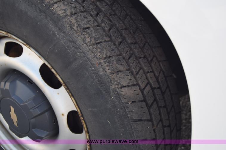 image for item K8582 2005 Chevrolet Colorado pickup truck