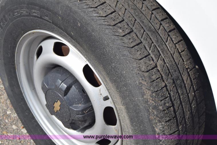 image for item K8582 2005 Chevrolet Colorado pickup truck