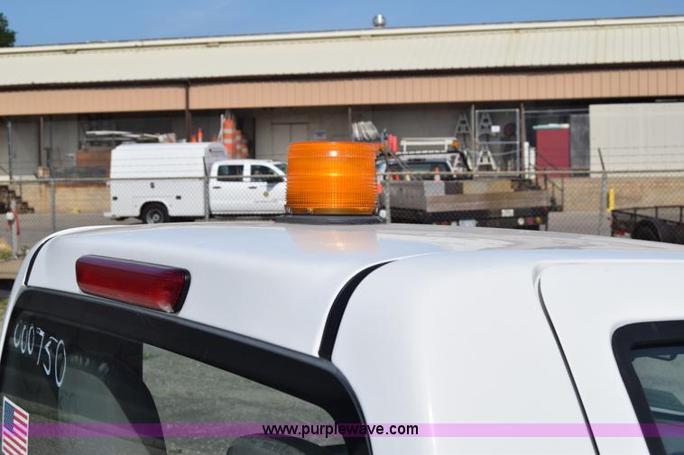 image for item K8582 2005 Chevrolet Colorado pickup truck