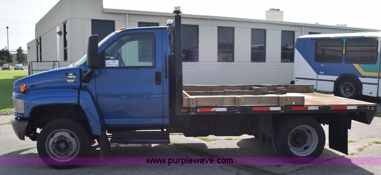 image for item K8595 2003 Chevrolet C4500 flatbed truck