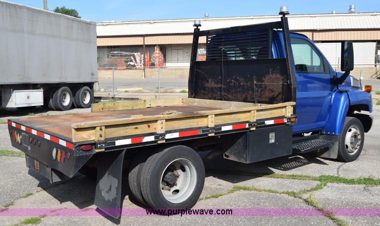 image for item K8595 2003 Chevrolet C4500 flatbed truck