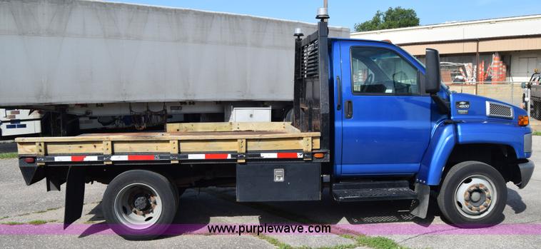 image for item K8595 2003 Chevrolet C4500 flatbed truck