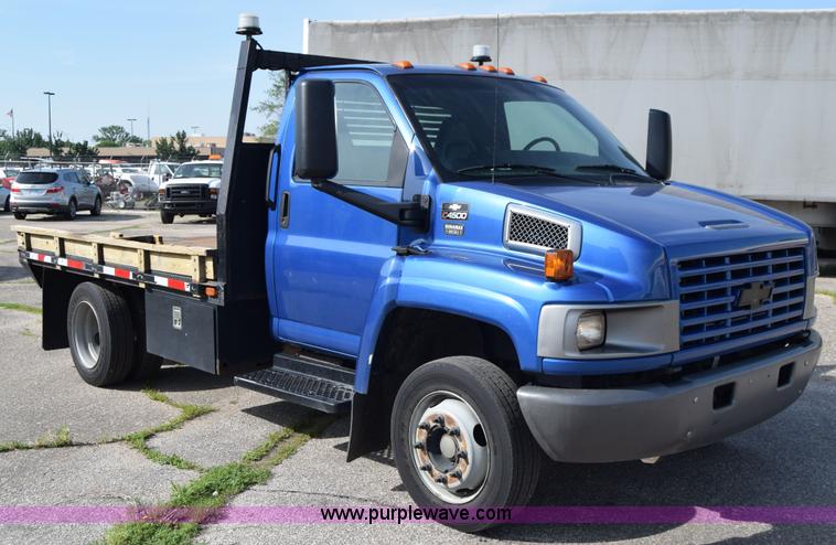 image for item K8595 2003 Chevrolet C4500 flatbed truck