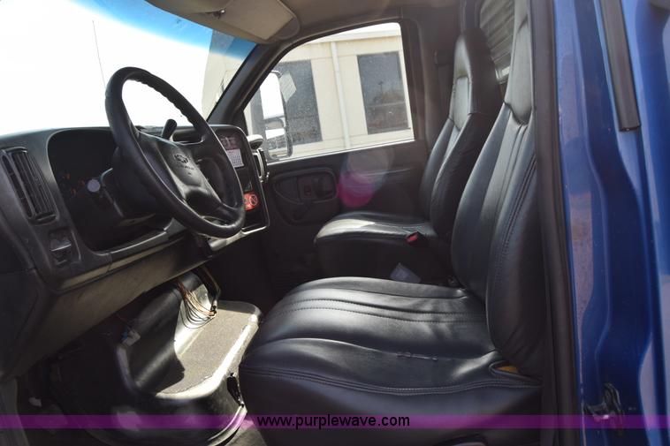 image for item K8595 2003 Chevrolet C4500 flatbed truck