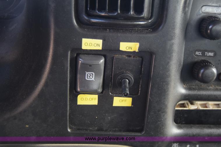 image for item K8595 2003 Chevrolet C4500 flatbed truck