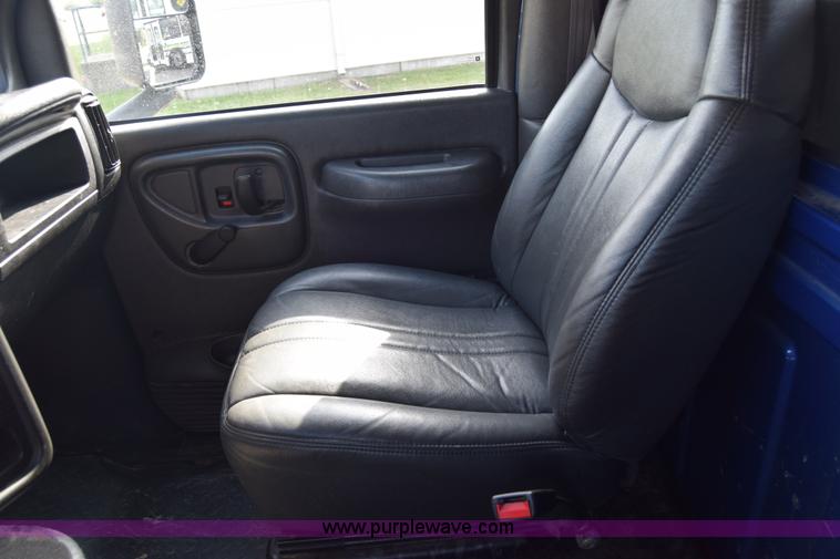 image for item K8595 2003 Chevrolet C4500 flatbed truck