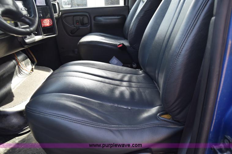 image for item K8595 2003 Chevrolet C4500 flatbed truck