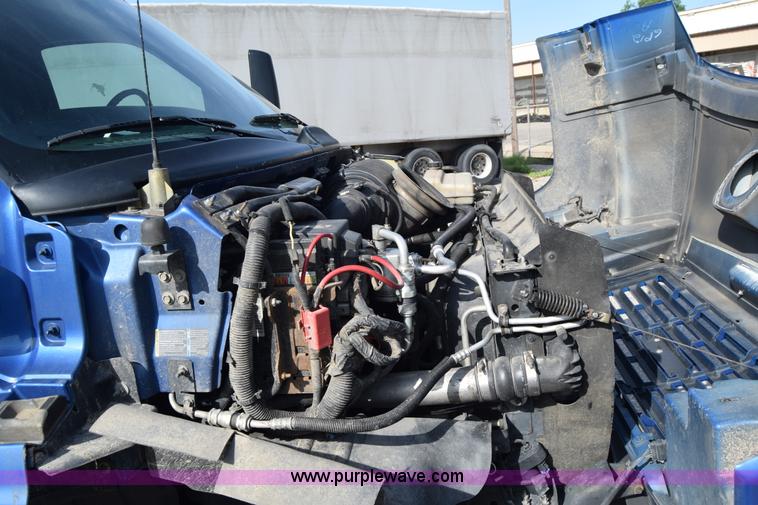 image for item K8595 2003 Chevrolet C4500 flatbed truck