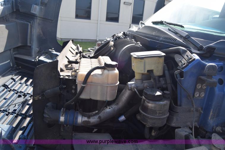 image for item K8595 2003 Chevrolet C4500 flatbed truck