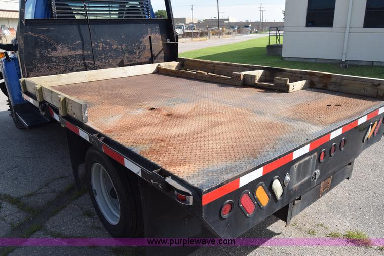 image for item K8595 2003 Chevrolet C4500 flatbed truck