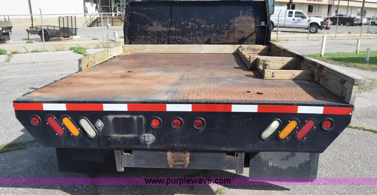 image for item K8595 2003 Chevrolet C4500 flatbed truck