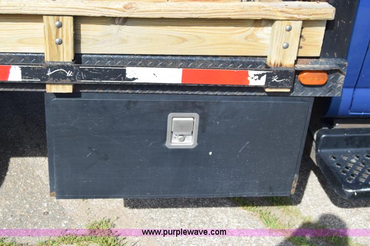image for item K8595 2003 Chevrolet C4500 flatbed truck