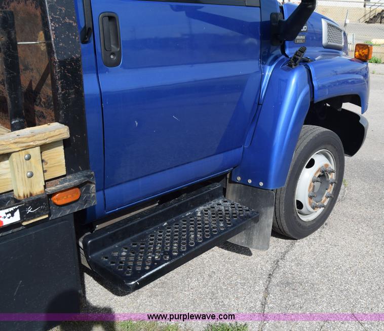 image for item K8595 2003 Chevrolet C4500 flatbed truck
