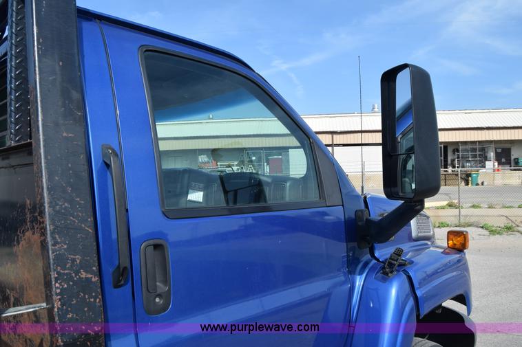 image for item K8595 2003 Chevrolet C4500 flatbed truck