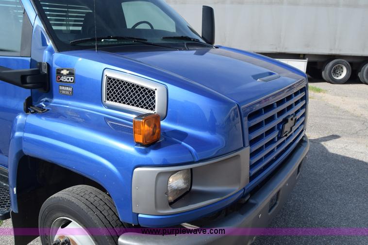 image for item K8595 2003 Chevrolet C4500 flatbed truck