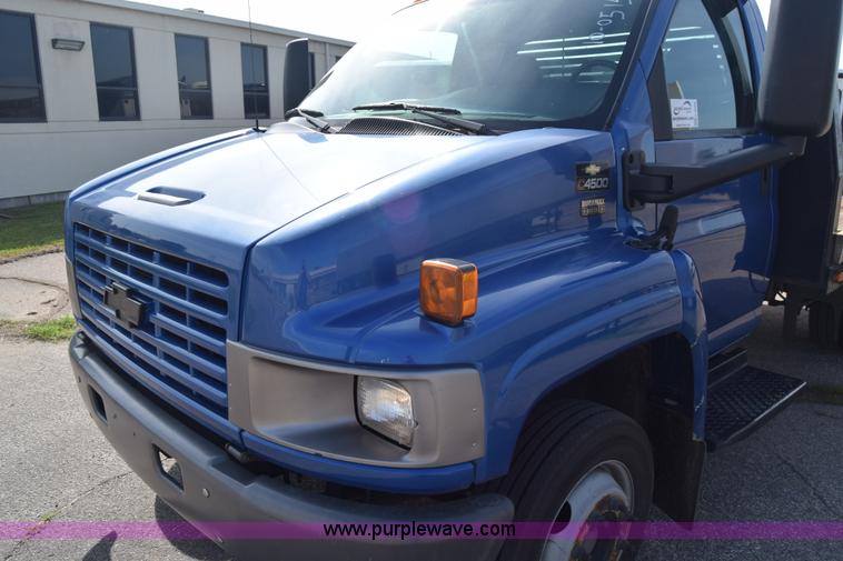 image for item K8595 2003 Chevrolet C4500 flatbed truck