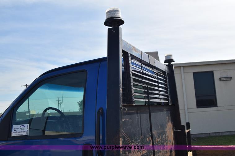 image for item K8595 2003 Chevrolet C4500 flatbed truck