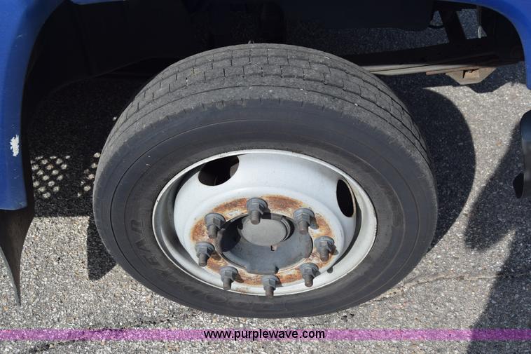 image for item K8595 2003 Chevrolet C4500 flatbed truck