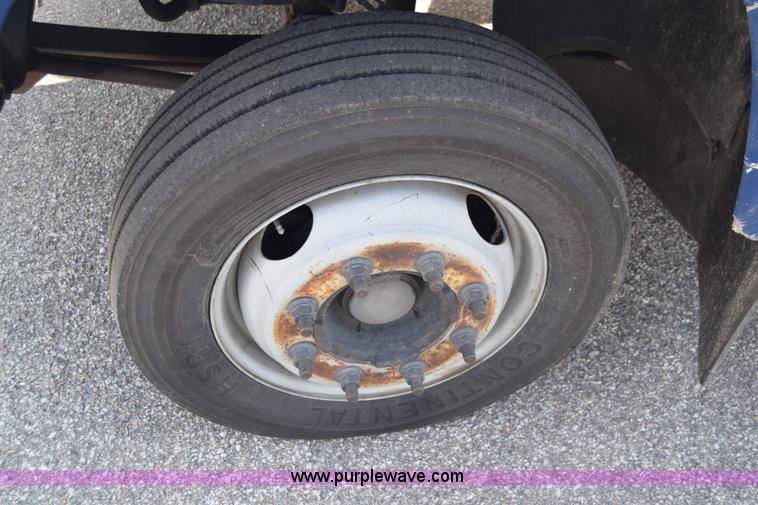 image for item K8595 2003 Chevrolet C4500 flatbed truck