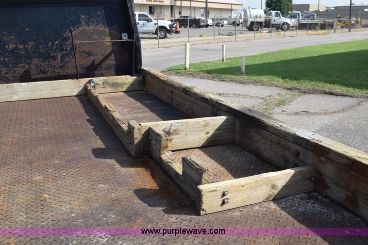 image for item K8595 2003 Chevrolet C4500 flatbed truck