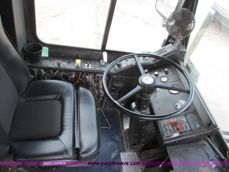 image for item K8596 2002 Gillig C20B096N4 city transit bus