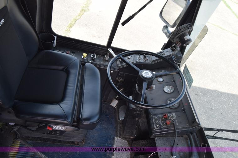 image for item K8597 2001 Gillig C20B096N4 city transit bus