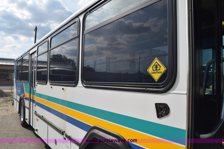 image for item K8597 2001 Gillig C20B096N4 city transit bus