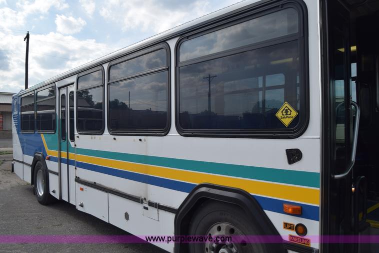 image for item K8597 2001 Gillig C20B096N4 city transit bus