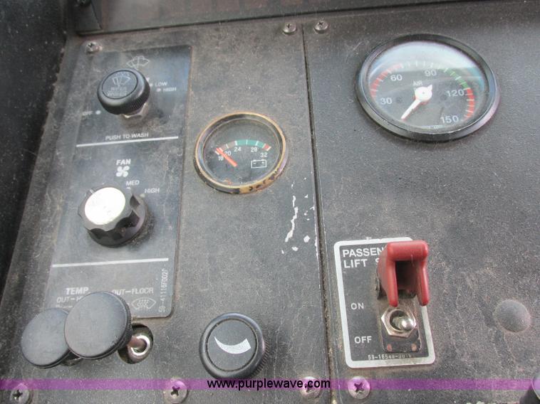 image for item K8598 2002 Gillig C20B096N4 city transit bus