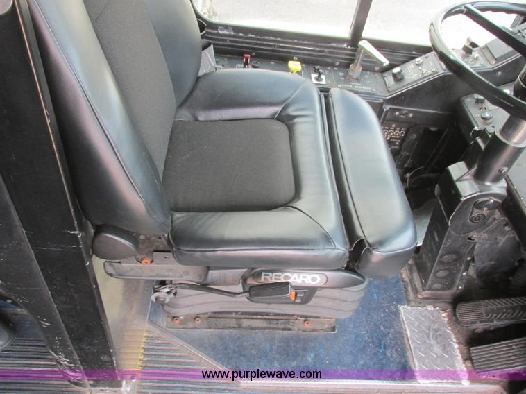 image for item K8598 2002 Gillig C20B096N4 city transit bus