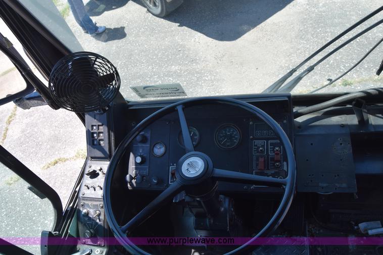 image for item K8602 2002 Gillig C20B096N4 city transit bus