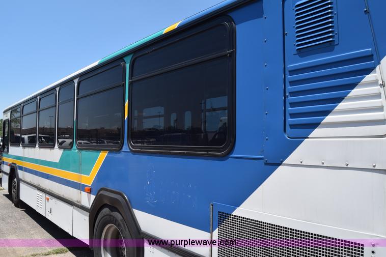 image for item K8602 2002 Gillig C20B096N4 city transit bus