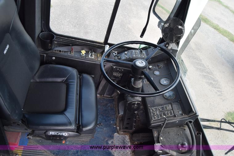 image for item K8603 2002 Gillig C20B096N4 city transit bus